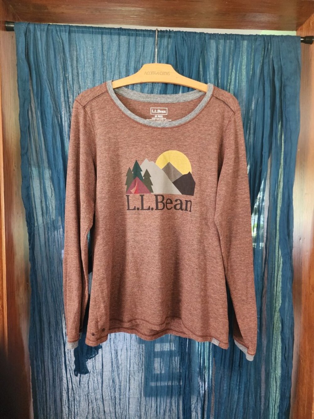 L.L.Bean Womenโs Mountain Graphic Long Sleeve Active Shirt Medium